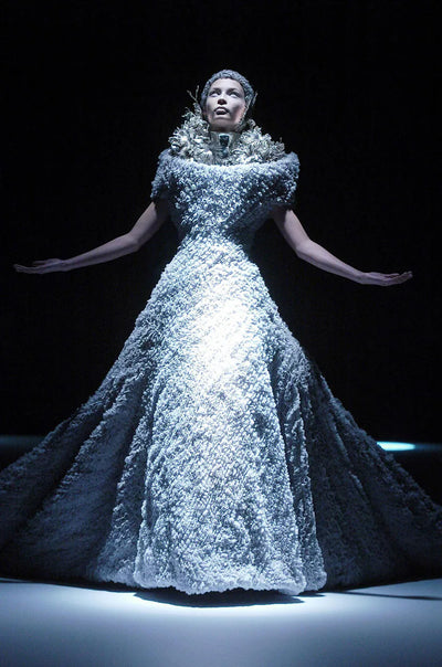 Alexander McQueen Fall 2004 "Pantheon Ad Lucem" : A futuristic vision found in the past