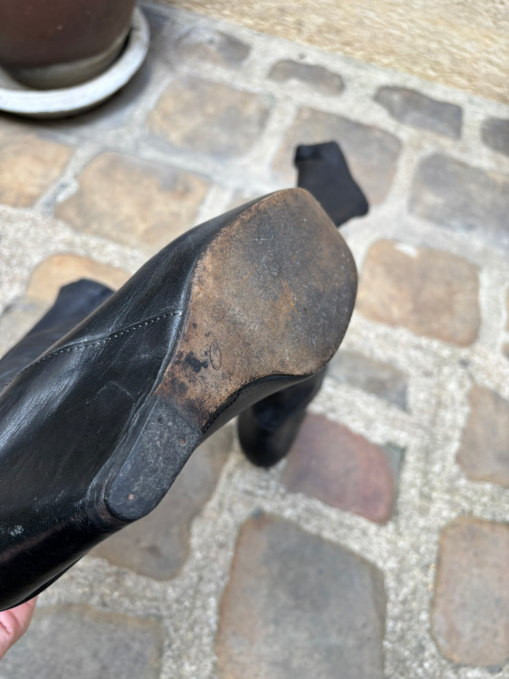 (New Arrival) RICK OWENS - FW09 « CRUST » Leather wedge boots with triangular back volume (runway)