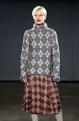 (New Arrival) A.F VANDEVORST - FW01 Wool blend thick knitted sweater with glittery argyle pattern (runway)