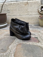 (New Arrival) FREDERIK LIEDERLEY - Object dyed calf skin covered shoes with sculpted heels