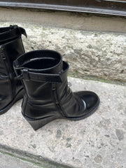 (New Arrival) ANN DEMEULEMEESTER - FW09 Calf leather wedge boots with ankle straps