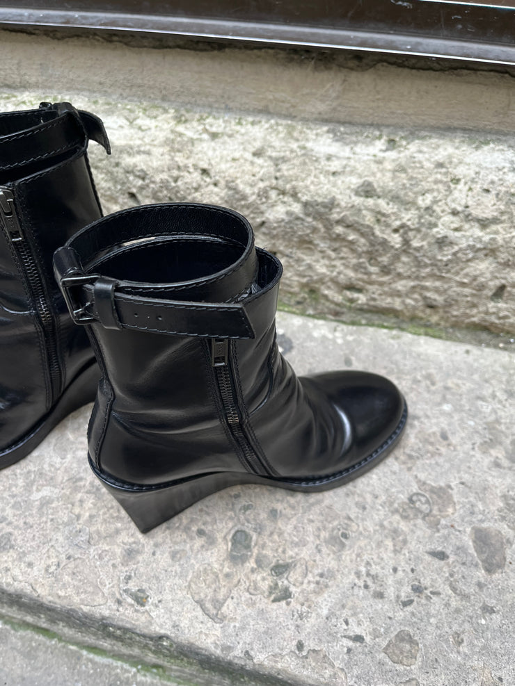 (New Arrival) ANN DEMEULEMEESTER - FW09 Calf leather wedge boots with ankle straps