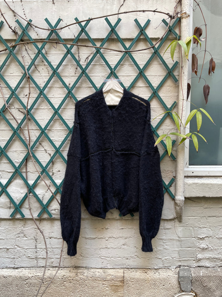(New Arrival) FREDERIK LIEDERLEY - Wool sweater with extra long sleeves and loose knitting details