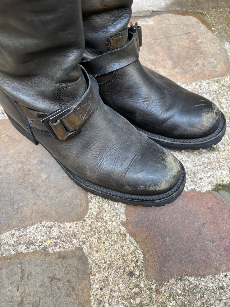 (New Arrival) ISAMU KATAYAMA BACKLASH - Shoulder leather engineer boots with notched soles
