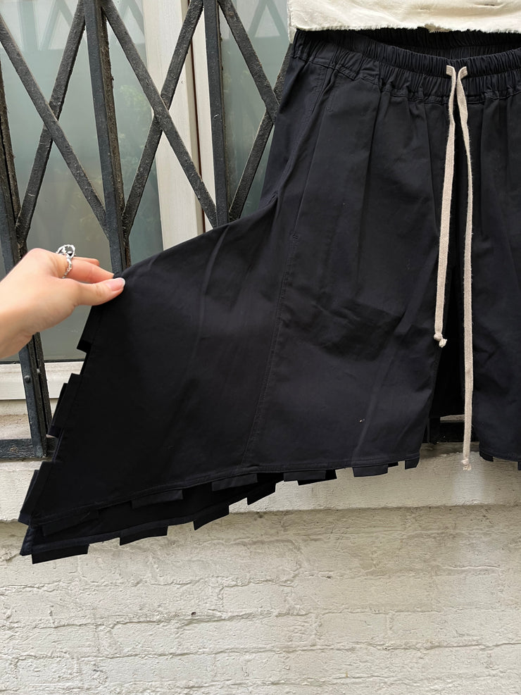 (New Arrival) RICK OWENS - SS15 « FAUN » Cotton pod shorts with notched side flaps (runway)