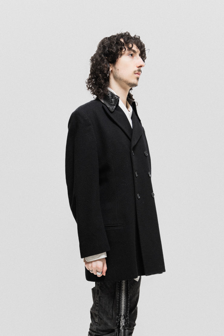YOHJI YAMAMOTO POUR HOMME - FW01 Double breasted wool coat with floral patterned collar (runway)