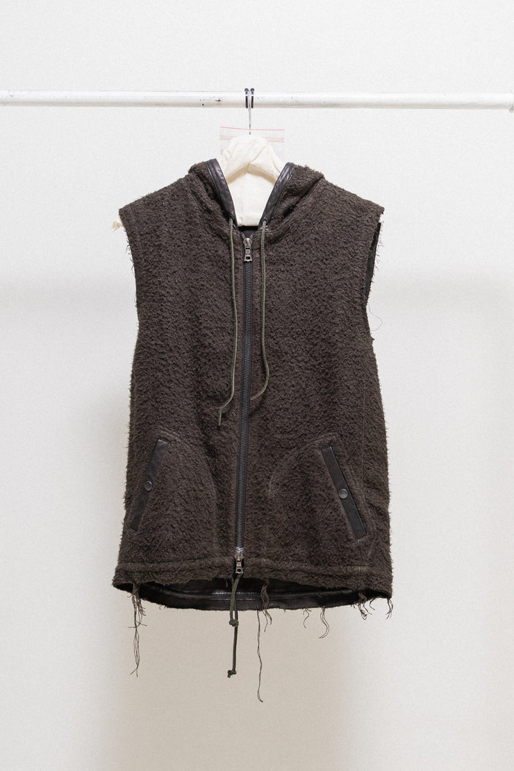 ISAMU KATAYAMA BACKLASH - Sleeveless fleece hoodie with leather details and double zipper