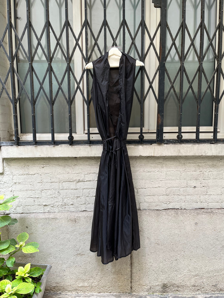 (New Arrival) ANN DEMEULEMEESTER - FW00 Extra long nylon dress with waist straps (runway)