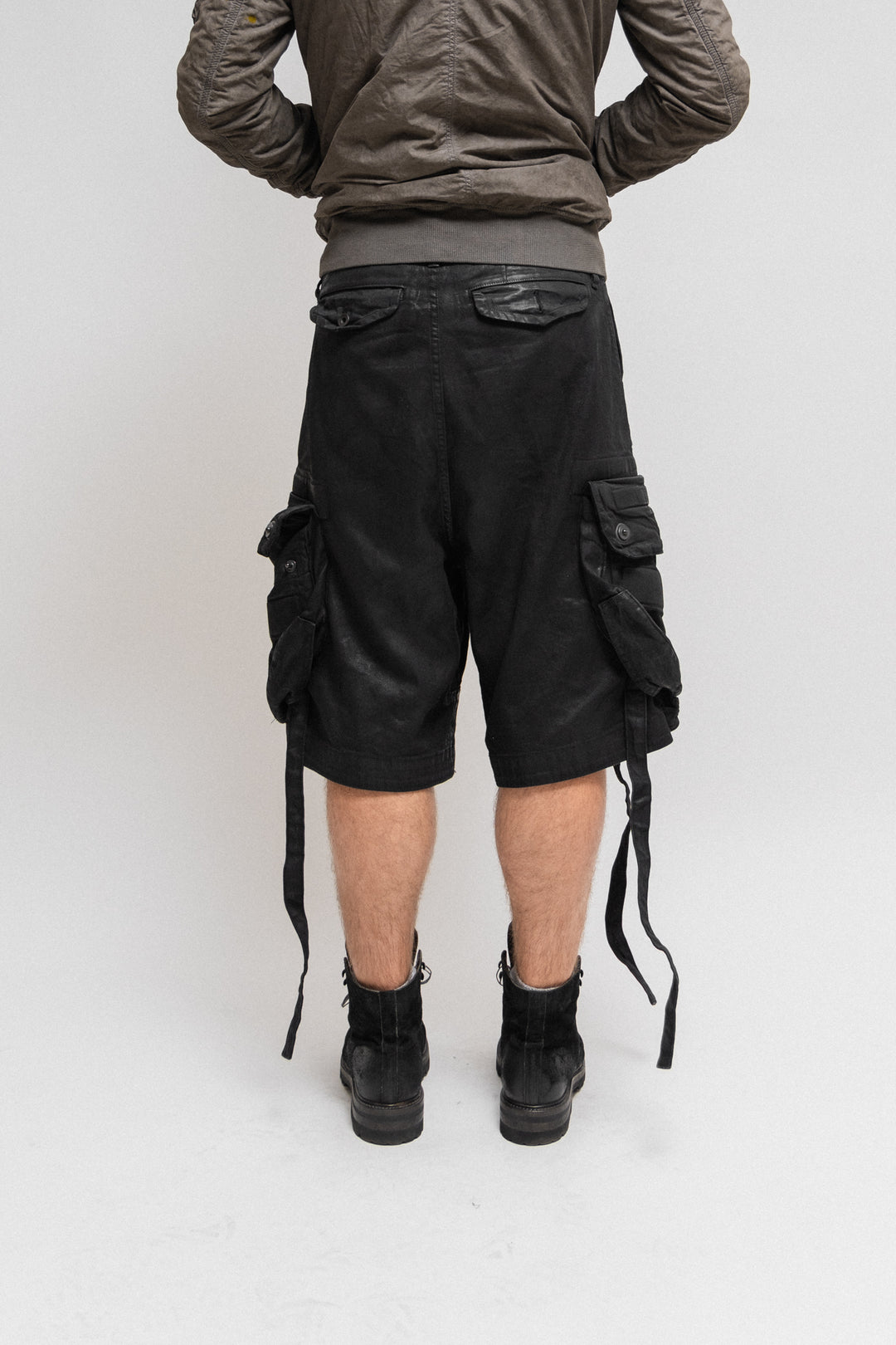 JULIUS - SS22 Gasmask waxed cargo shorts – L'OBSCUR