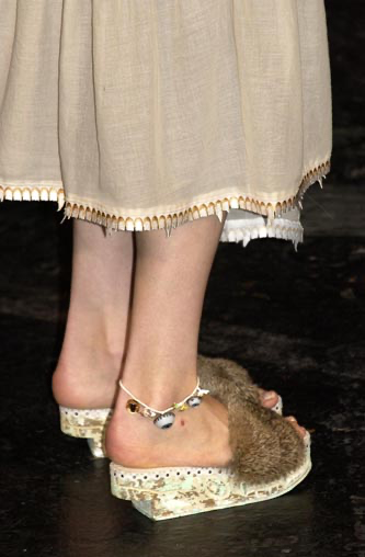 UNDERCOVER - SS05 « But Beautiful II » Glass monster eye ankle bracelet with bee in amber charm and metal flowers (runway)