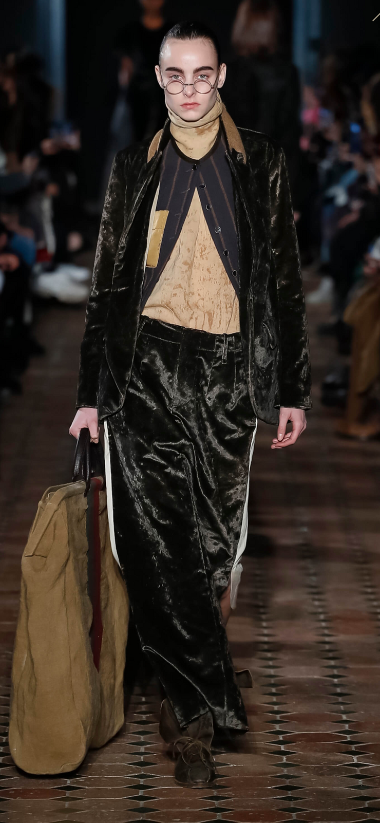 UMA WANG - FW18 Kaikura velvet jacket with collar and back detail (runway)