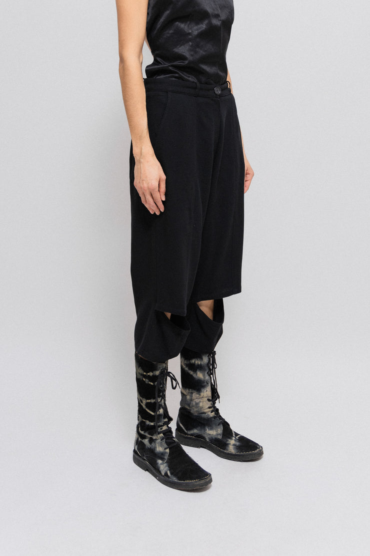 ANN DEMEULEMEESTER - Wool cropped pants with knee cuts (90&