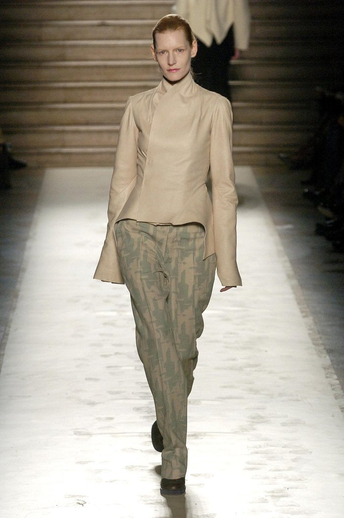 (New Arrival) RICK OWENS - FW05 "MOOG" Cream lamb leather jacket with back pleats and elongated sleeves (runway)