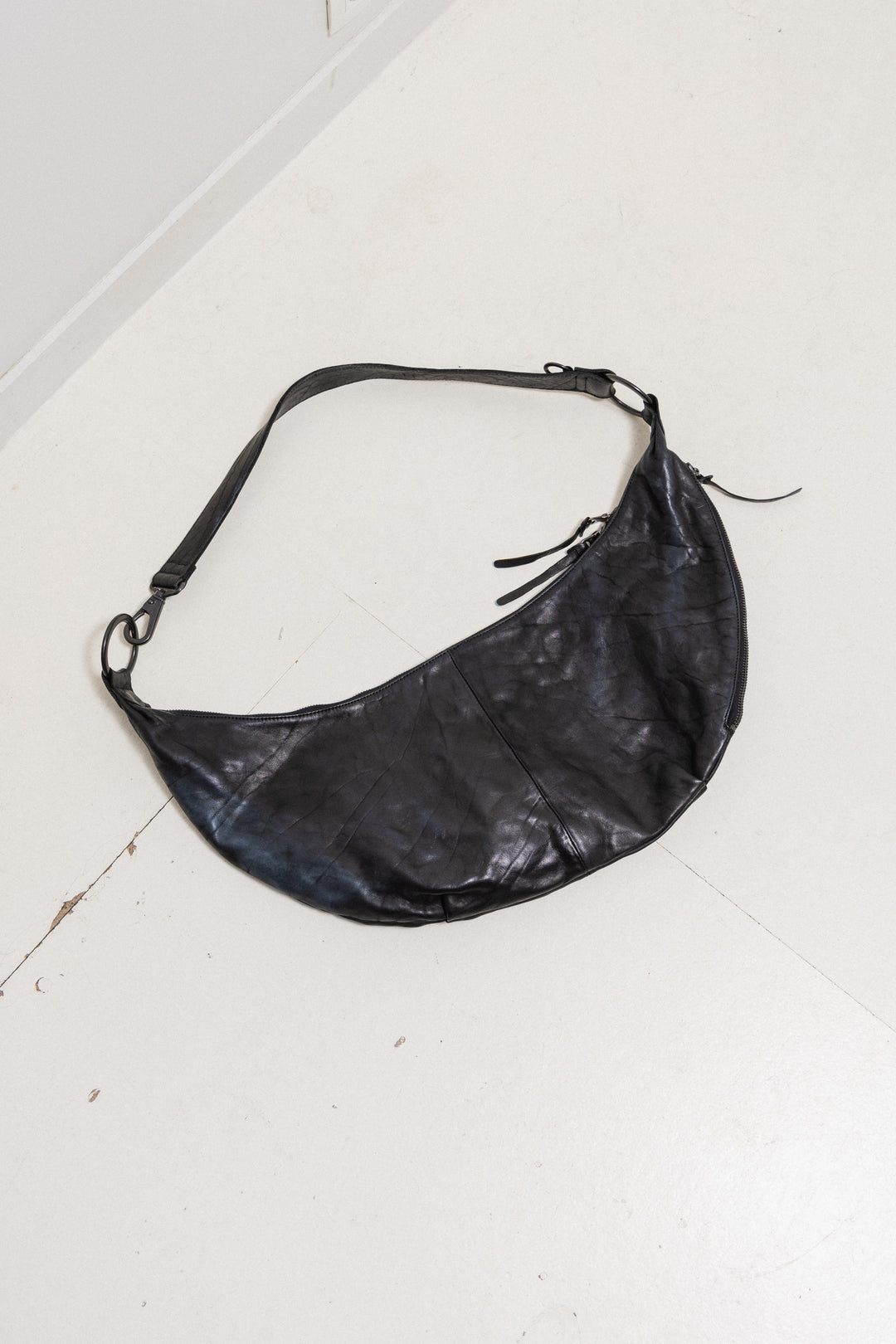 ISAMU KATAYAMA BACKLASH - Big shoulder leather bag – L'OBSCUR
