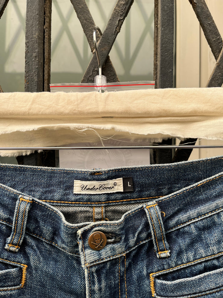 (New Arrival) UNDERCOVER - FW04 « But Beautiful » Ripped jeans with lace print (runway)
