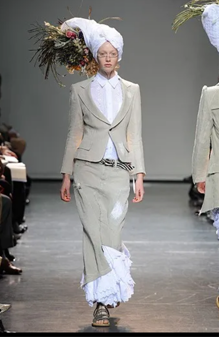 (New Arrival) JUNYA WATANABE - SS09 Linen siren skirt with layered lace details