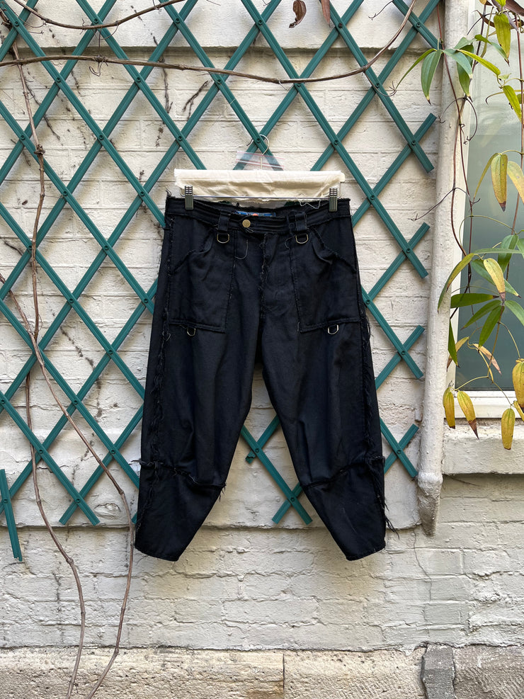 (New Arrival) BLACKMEANS - Cropped pants with raw and frayed seams