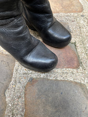 (New Arrival) RICK OWENS - FW09 « CRUST » Leather wedge boots with triangular back volume (runway)