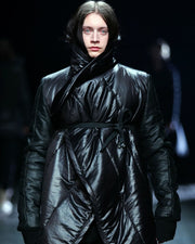 RICK OWENS - FW06 "DUSTULATOR" Hybrid parka with giant lapels and buckled straps (runway)