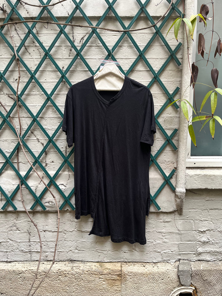 (New Arrival) YOHJI YAMAMOTO REGULATION - SS18 Cotton blend elongated tee with buttoning details