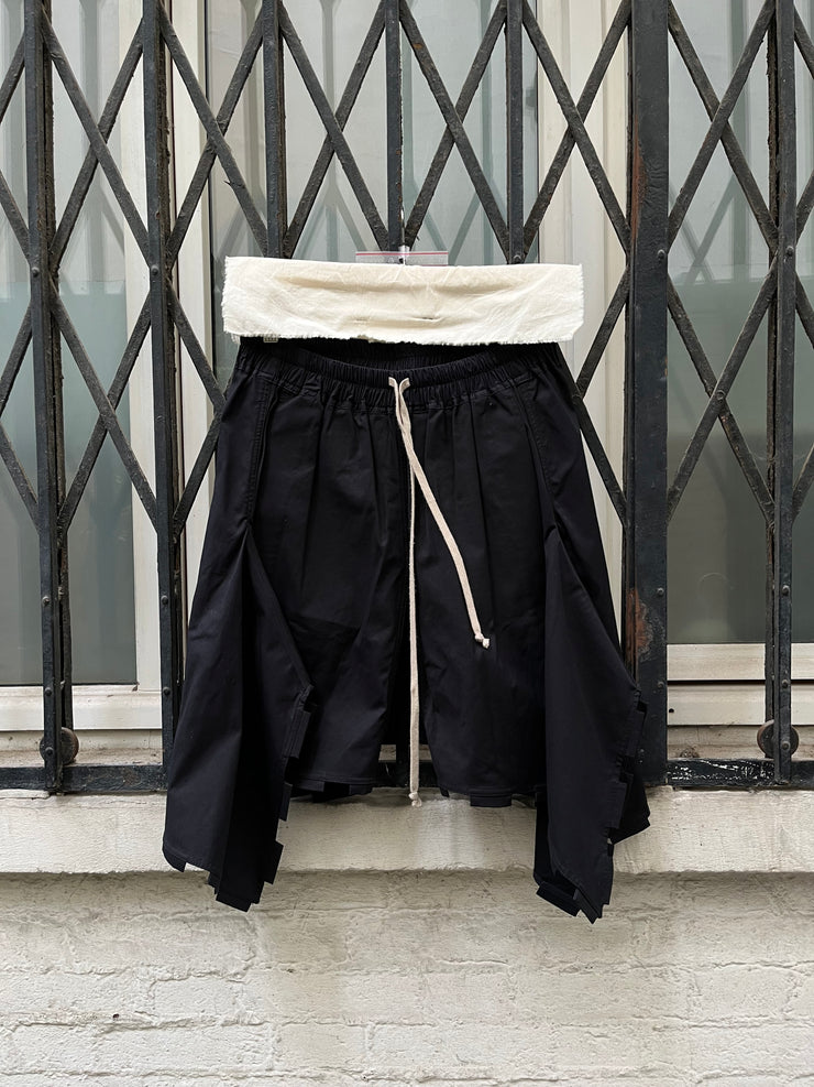 (New Arrival) RICK OWENS - SS15 « FAUN » Cotton pod shorts with notched side flaps (runway)