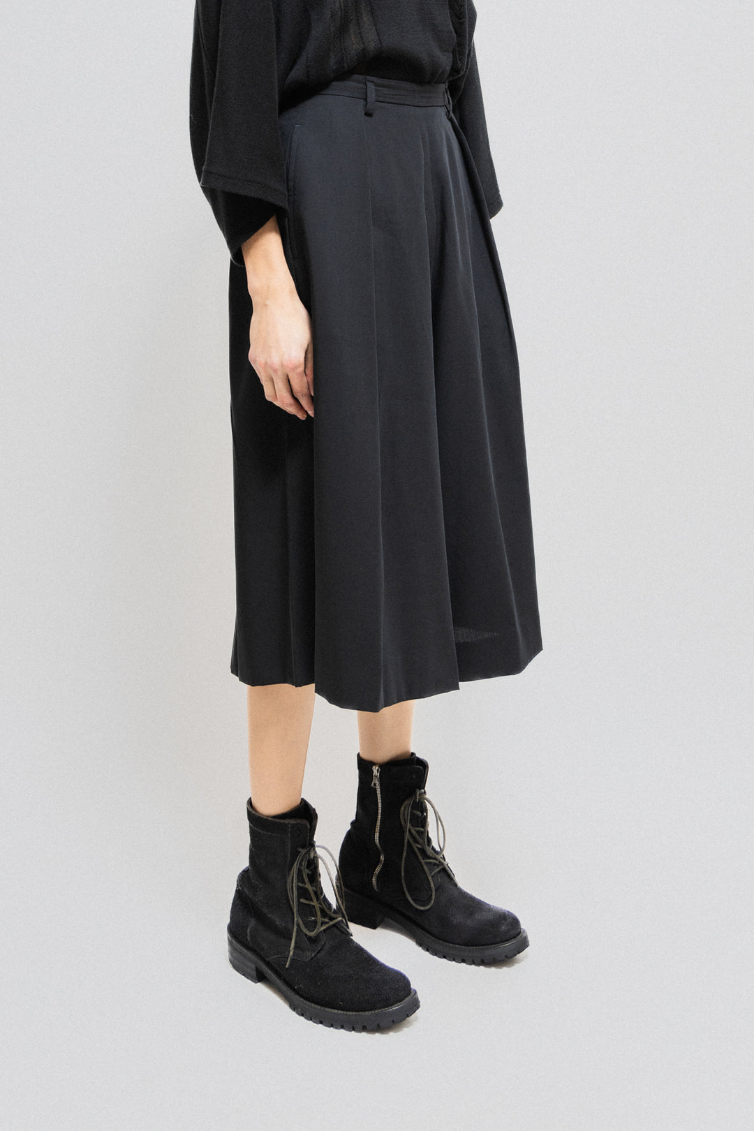 YOHJI YAMAMOTO - Wide gabardine short pants (late 80's) – L YOHJI YAMAMOTO - Wide gabardine short pants (late 80's) – L