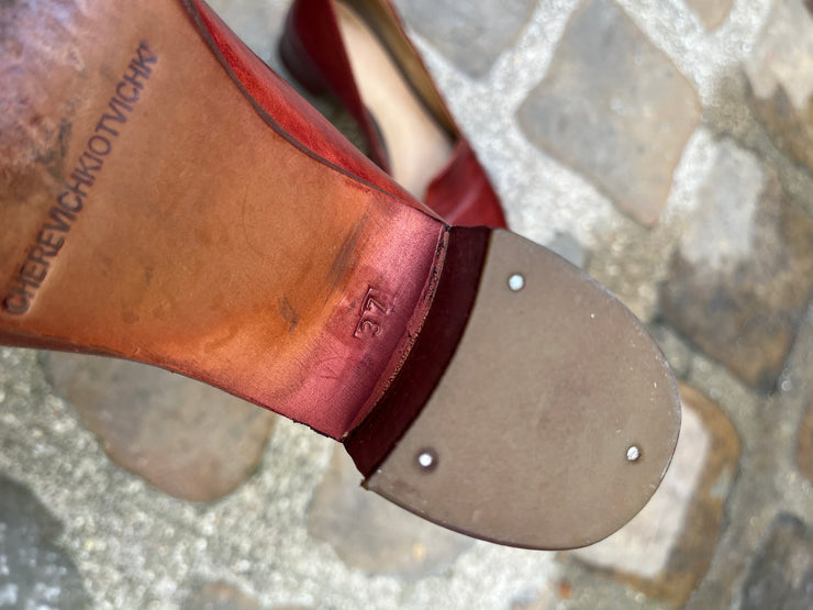 (New Arrival) Cherevichkiotvichki - Blood red leather pumps with curved heels