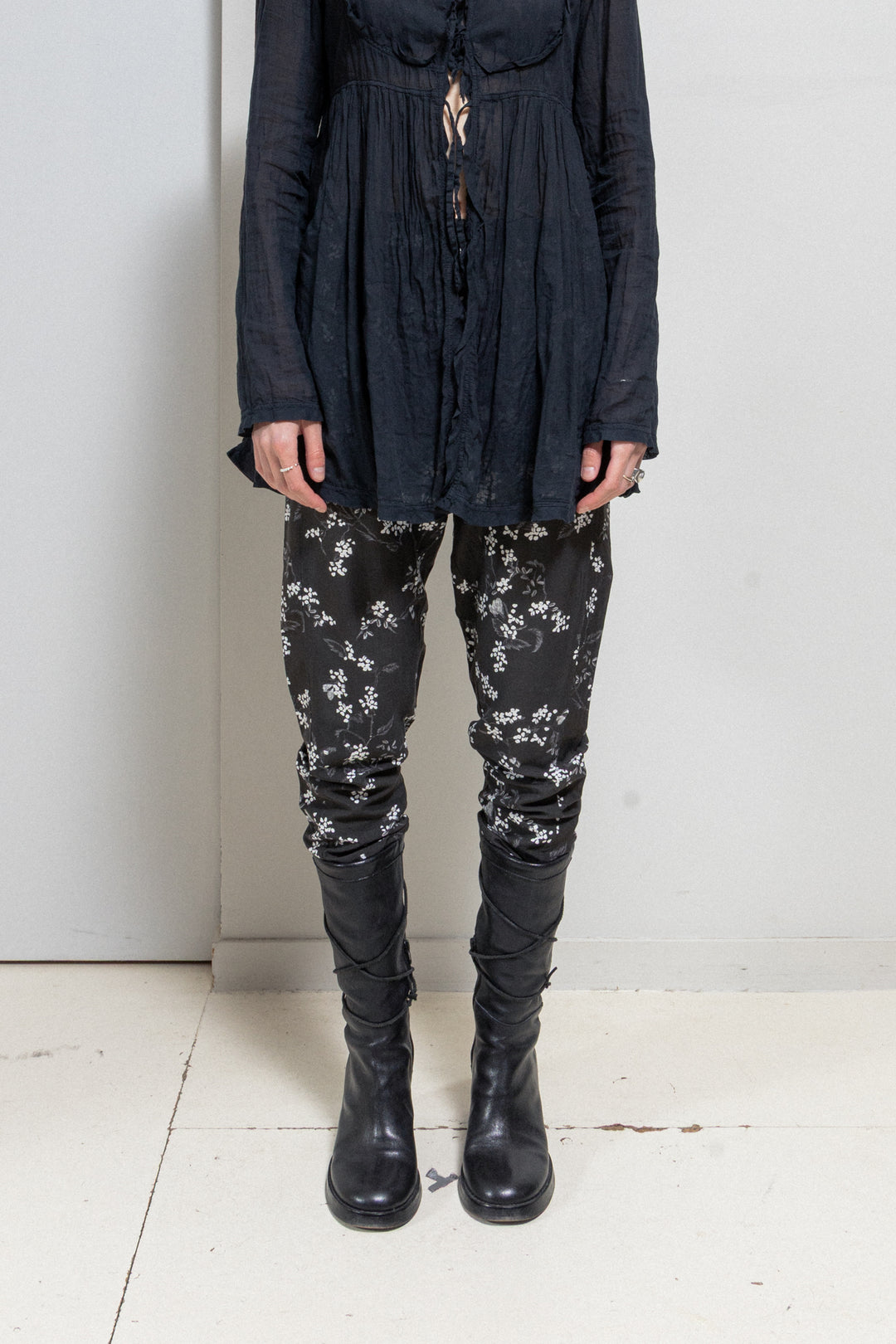 ANN DEMEULEMEESTER - SS17 Silk blend pants with floral pattern – L