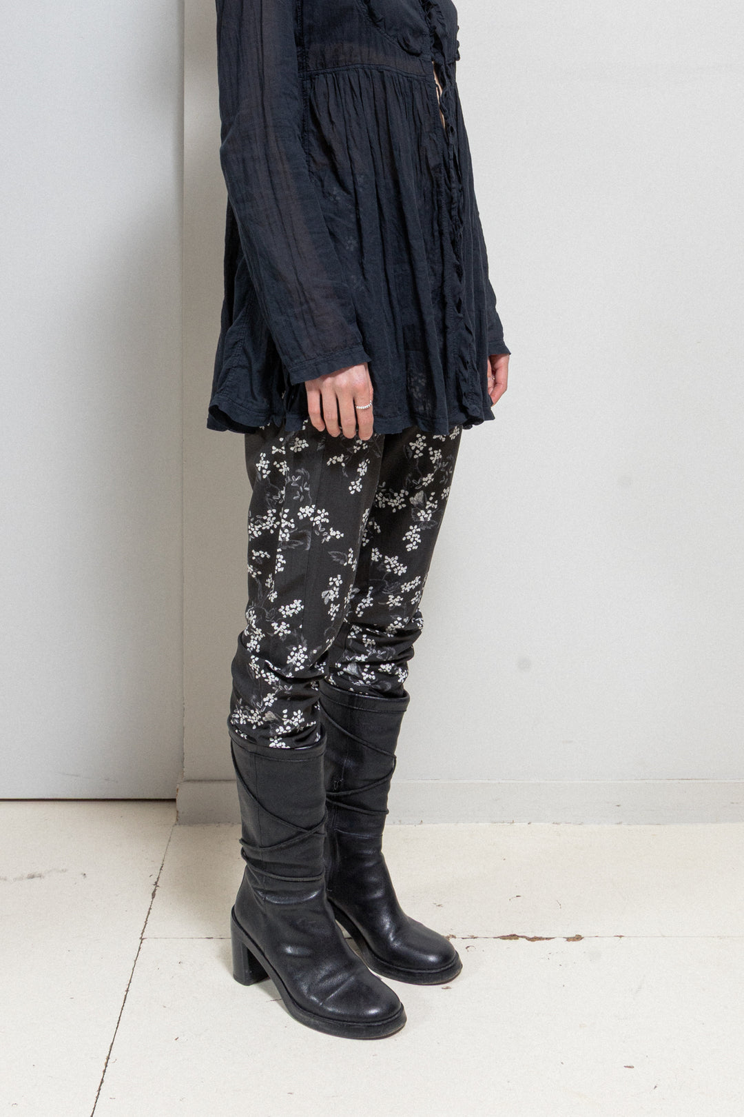ANN DEMEULEMEESTER - SS17 Silk blend pants with floral pattern – L