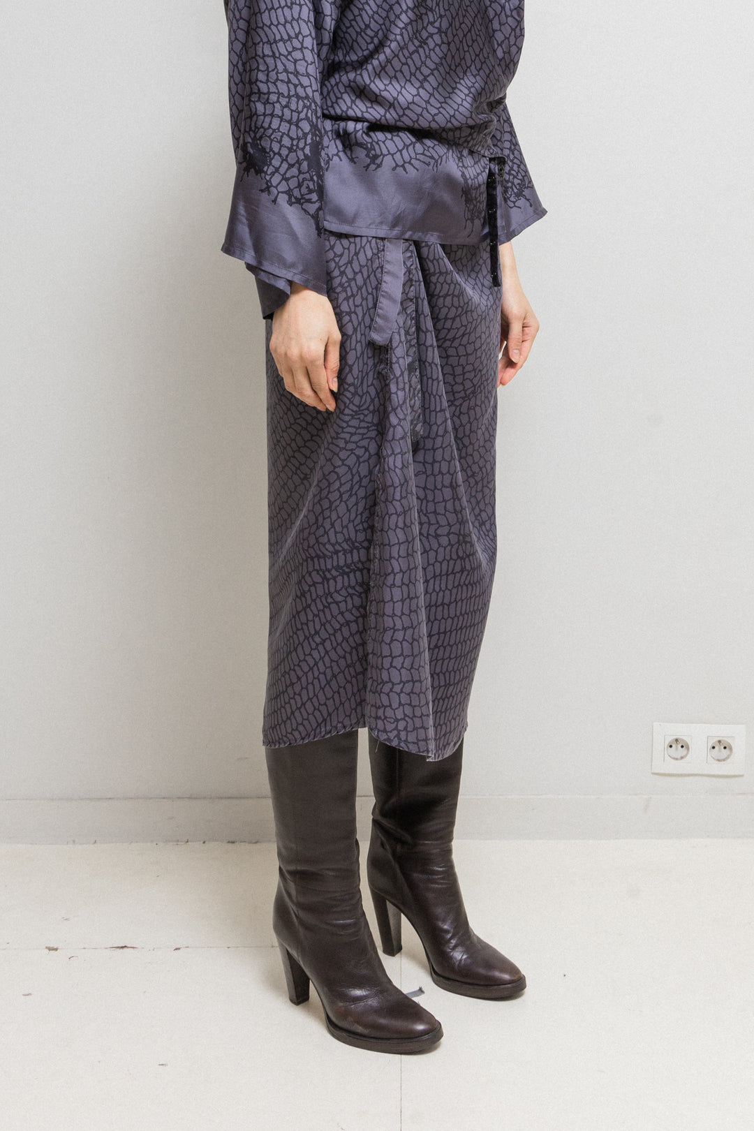 ANN DEMEULEMEESTER シルク　ストライプ タンクトップ 34 Dien Standard Collar Long Shirt with Foulard – Ann Demeulemeester