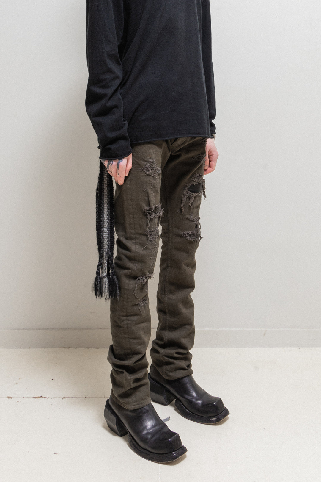サルエルパンツ incarnation ISAMU KATAYAMA DENIM PANTS ISAMU KATAYAMA BACKLASH - Crashed denim pants with leather details