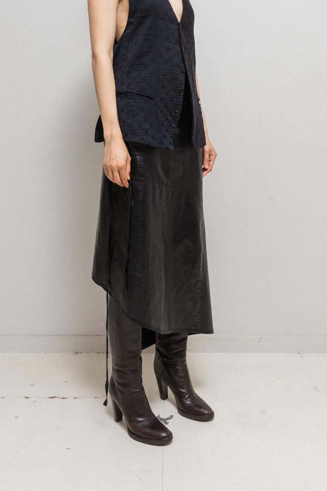 ANN DEMEULEMEESTER - FW00 Maxi leather skirt to wrap up (runway