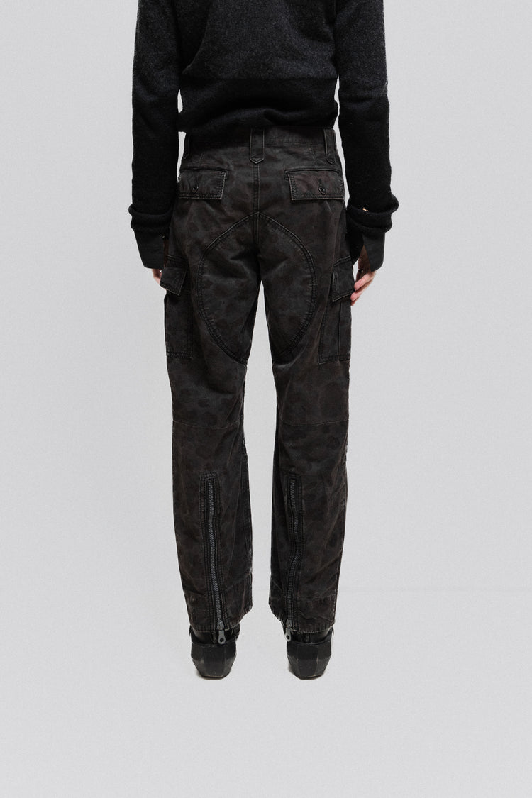 ISAMU KATAYAMA BACKLASH - Cargo pants made out of used military