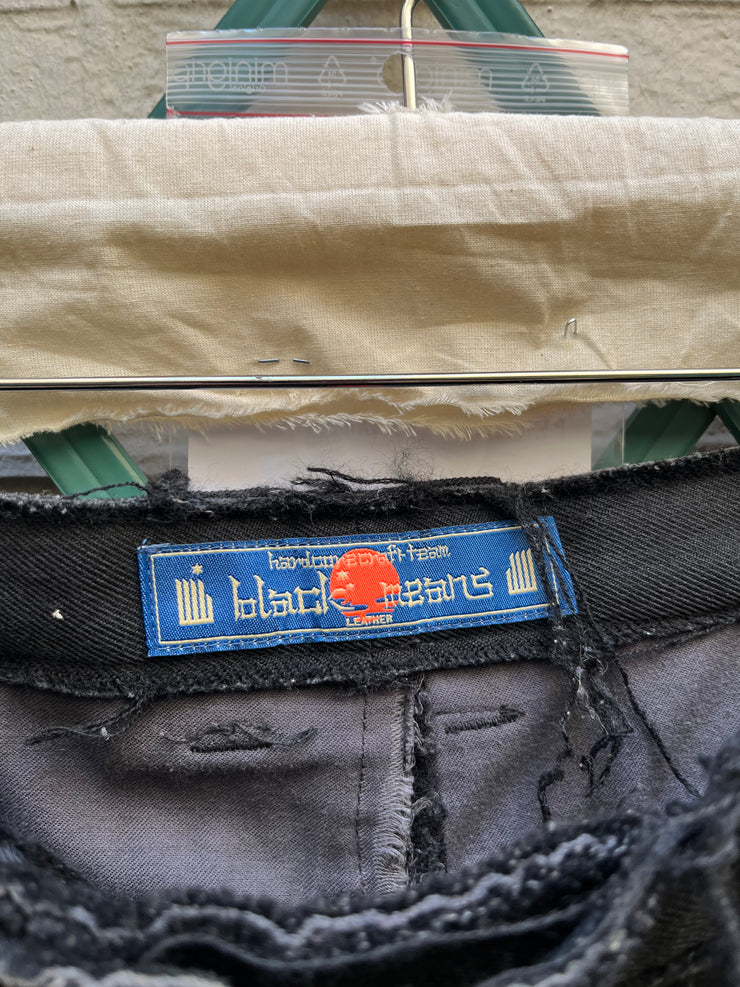 (New Arrival) BLACKMEANS - Cropped pants with raw and frayed seams
