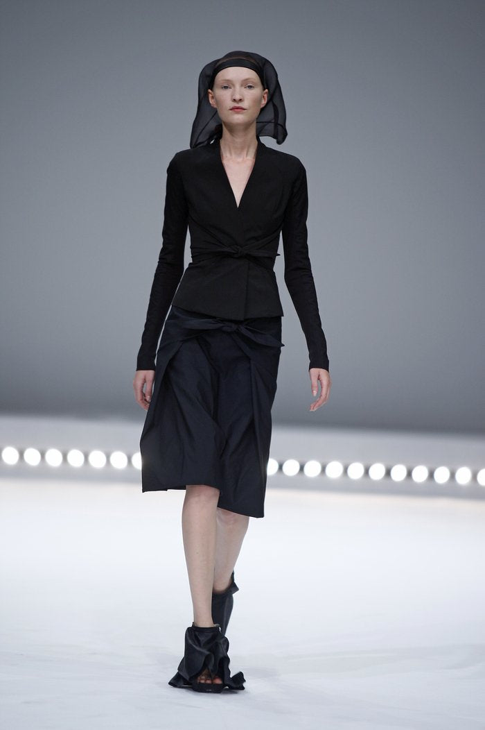 RICK OWENS - SS09 « STRUTTER » Textured cotton blend jacket with straps to tie up (runway)