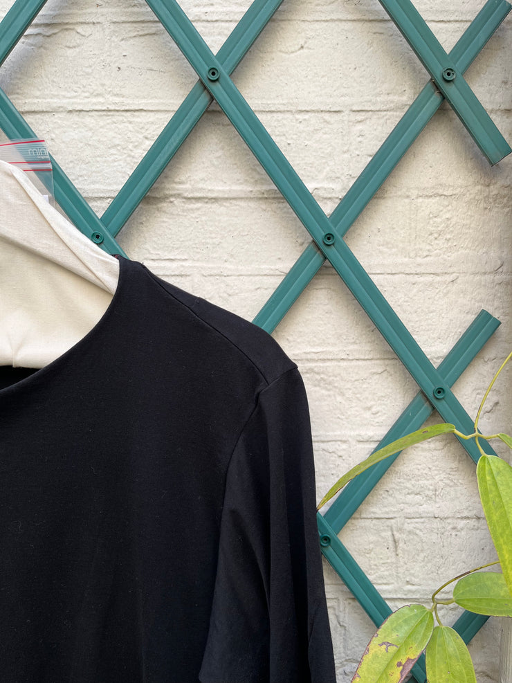 (New Arrival) DEVOA - Cotton t shirt with red inner seams