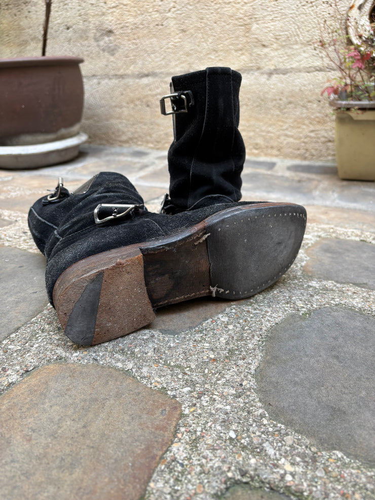 (New Arrival) UNDERCOVER - FW04 « But Beautiful »  Suede engineer boots with monster teeth plate and deformed buckles (black)