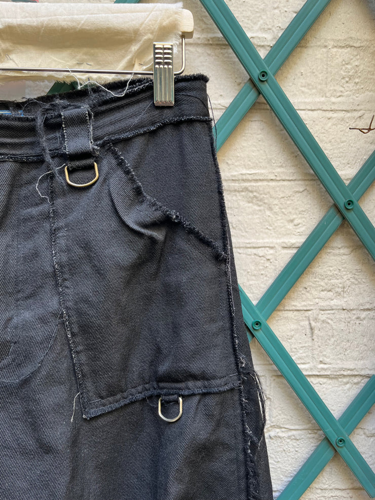 (New Arrival) BLACKMEANS - Cropped pants with raw and frayed seams
