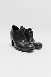 MA+ - Leather shoes with curved heels and bias zippers