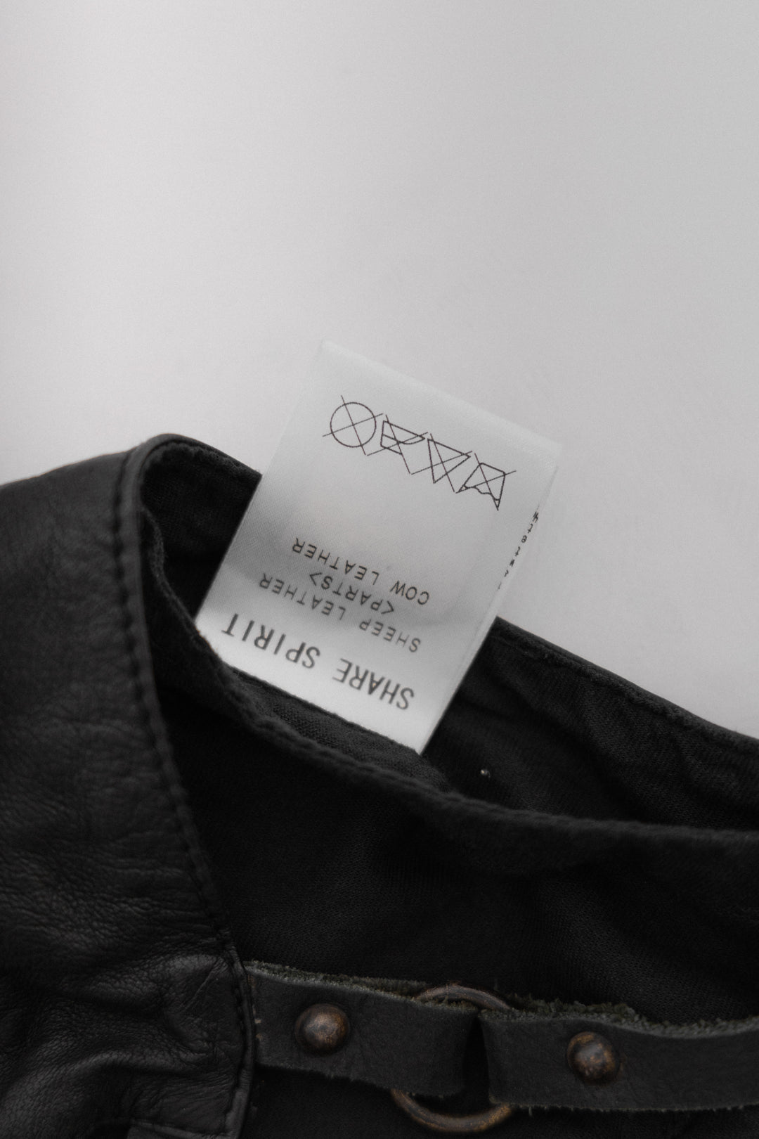 SHARE SPIRIT - Leather vest with back straps – L'OBSCUR