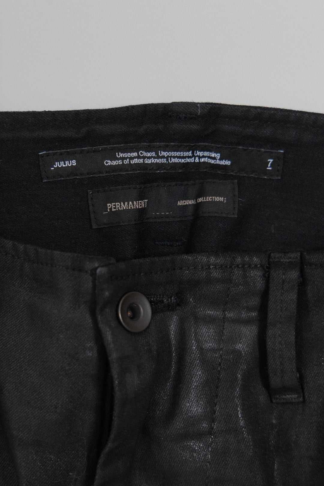 JULIUS - SS22 Gasmask waxed cargo shorts – L'OBSCUR