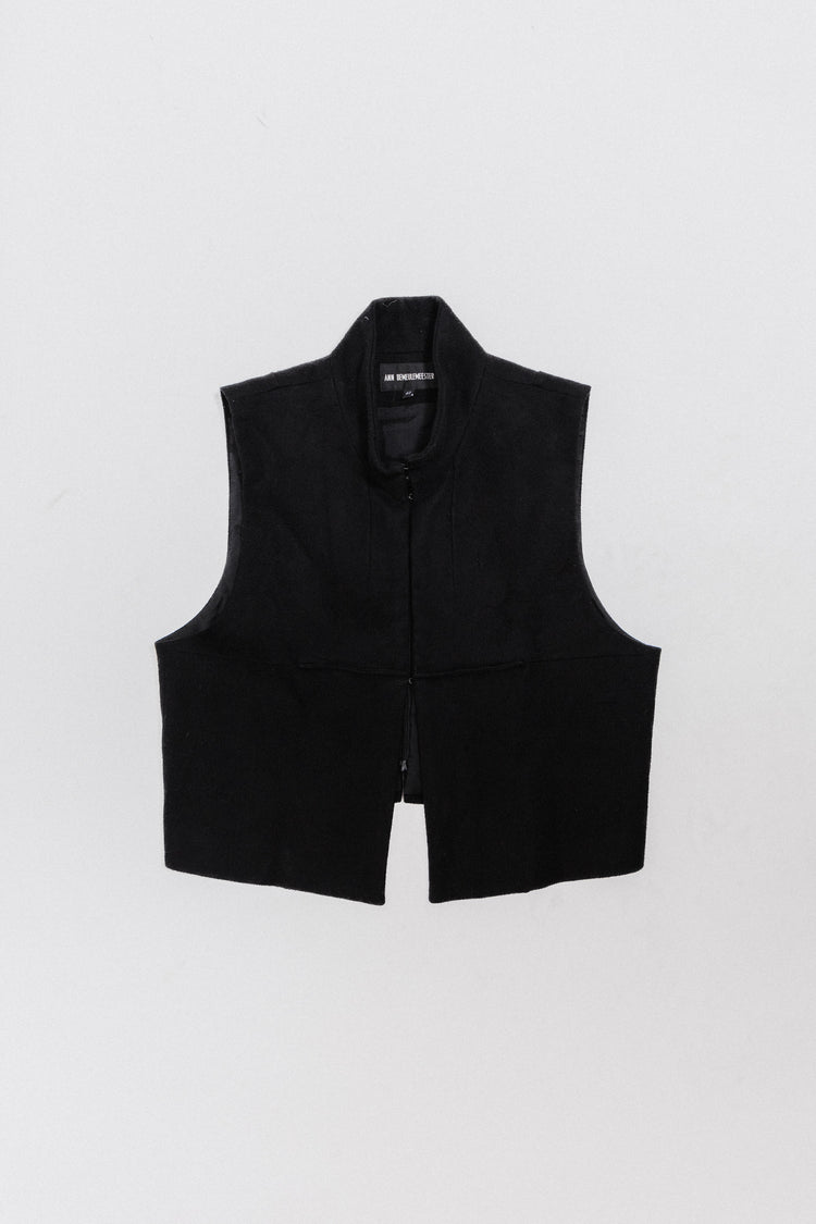 ANN DEMEULEMEESTER - FW13 Sleeveless vest with a high collar – L