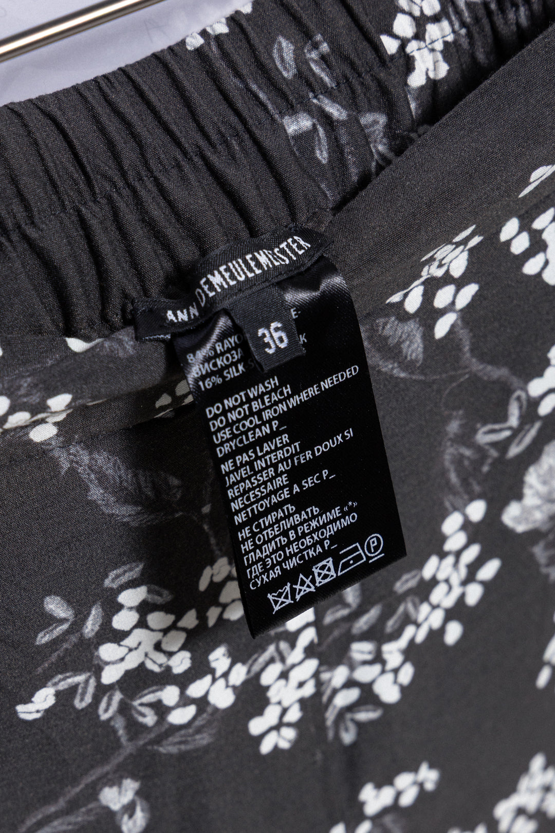 ANN DEMEULEMEESTER - SS17 Silk blend pants with floral pattern – L