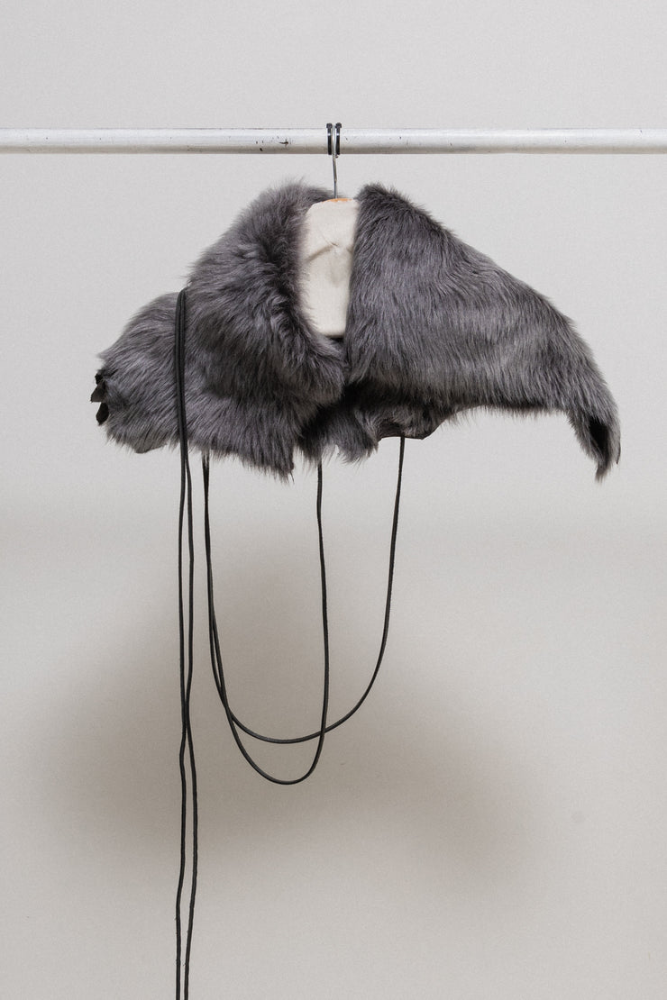 SHARE SPIRIT - Sheep fur collar with long leather straps