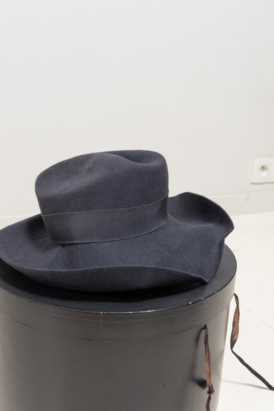 UNDERCOVER - FW97 « Leaf » Rabbit fur hat (runway) – L'OBSCUR