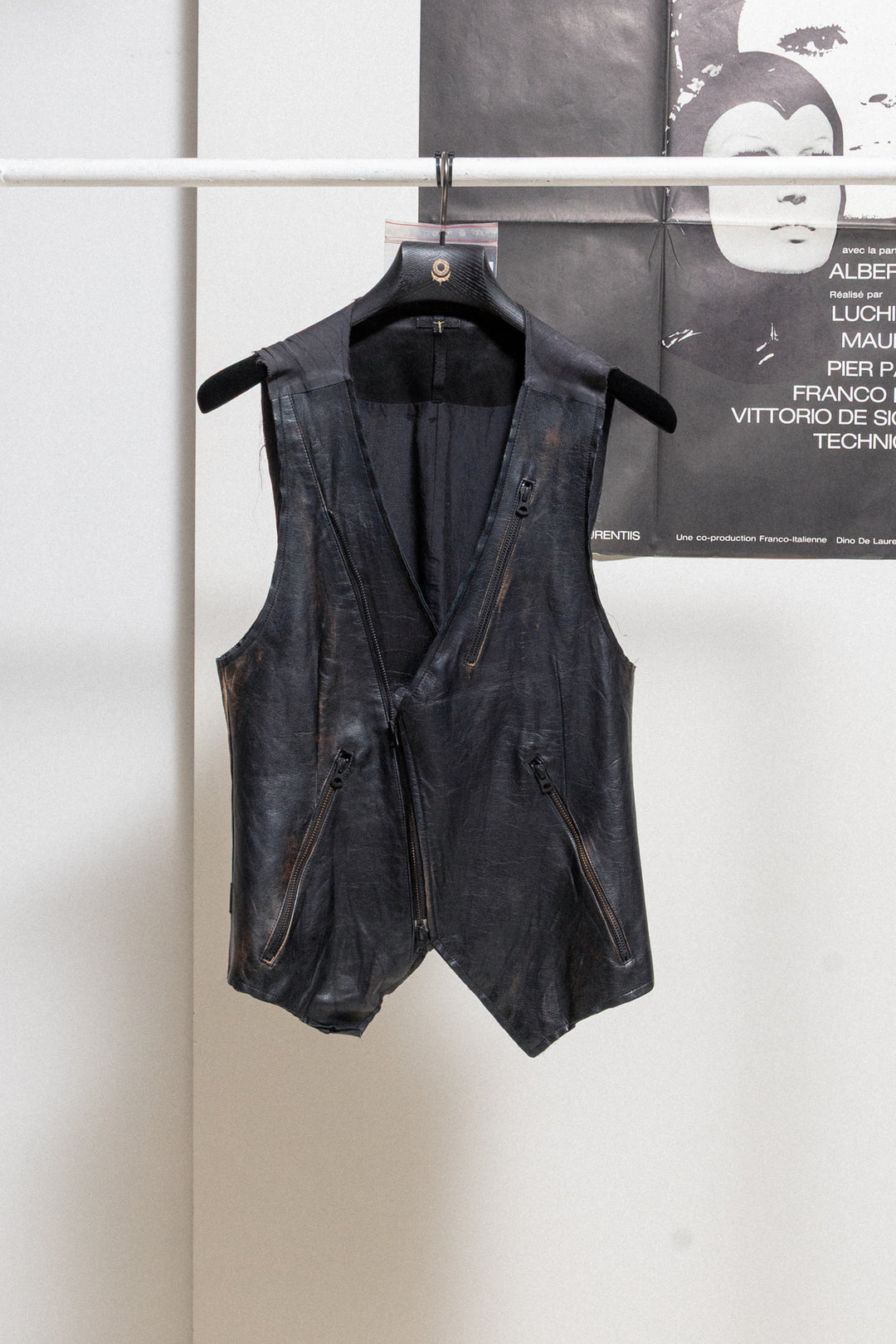 L.G.B - Faded leather vest with zipper details – L'OBSCUR