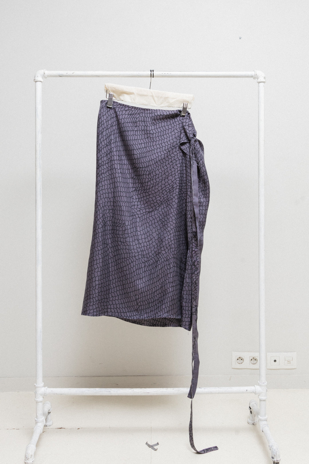 ANN DEMEULEMEESTER - SS01 Silk patterned wrap up skirt – L'OBSCUR