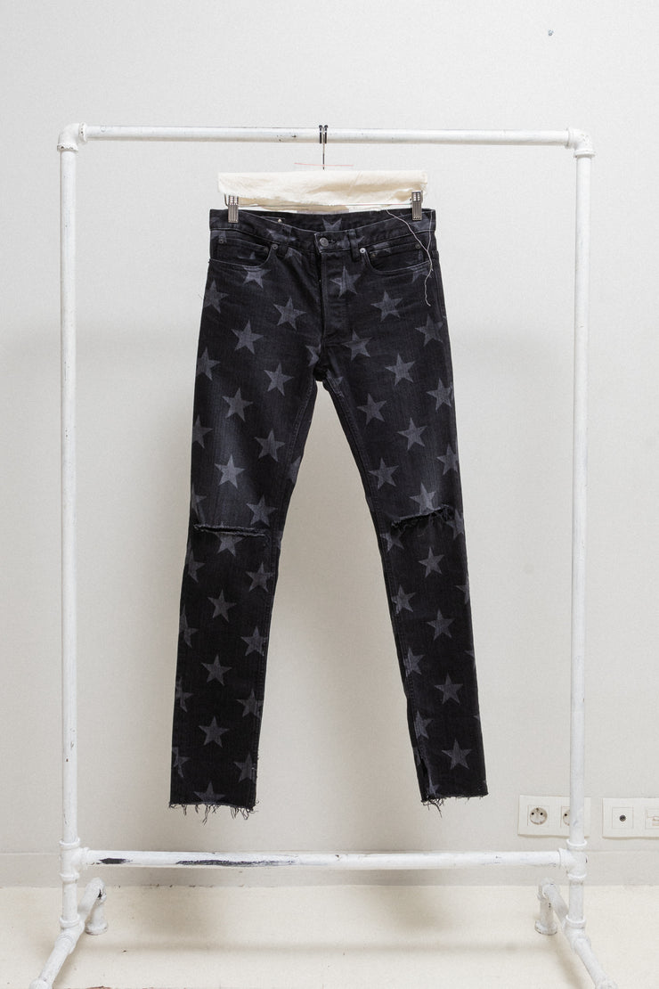 TAKAHIRO MIYASHITA THE SOLOIST - Star printed jeans with ripped knees