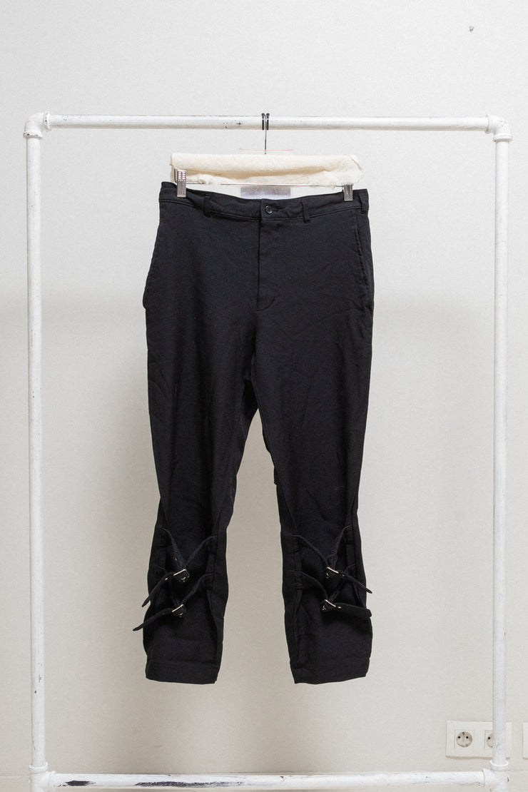 COMME DES GARCONS BLACK - Thick poly pants with leg straps