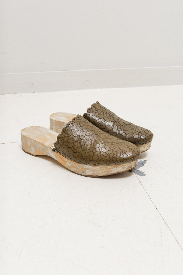 UNDERCOVER - SS05 "But Beautiful II" Crackled leather sandals with painted wooden sole (runway)